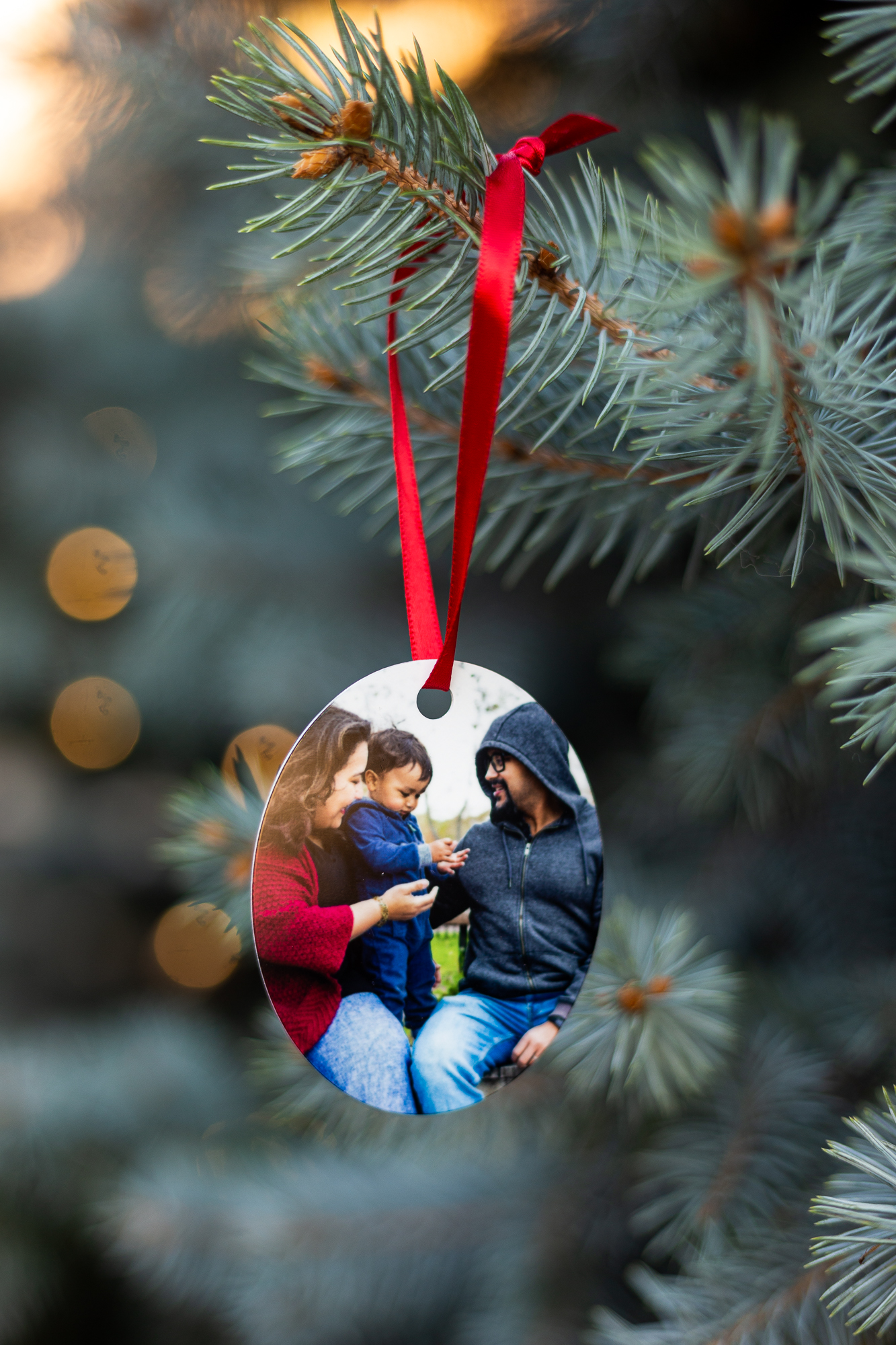 Décoration d'arbre de Noël avec photo de parents avec leur bambin