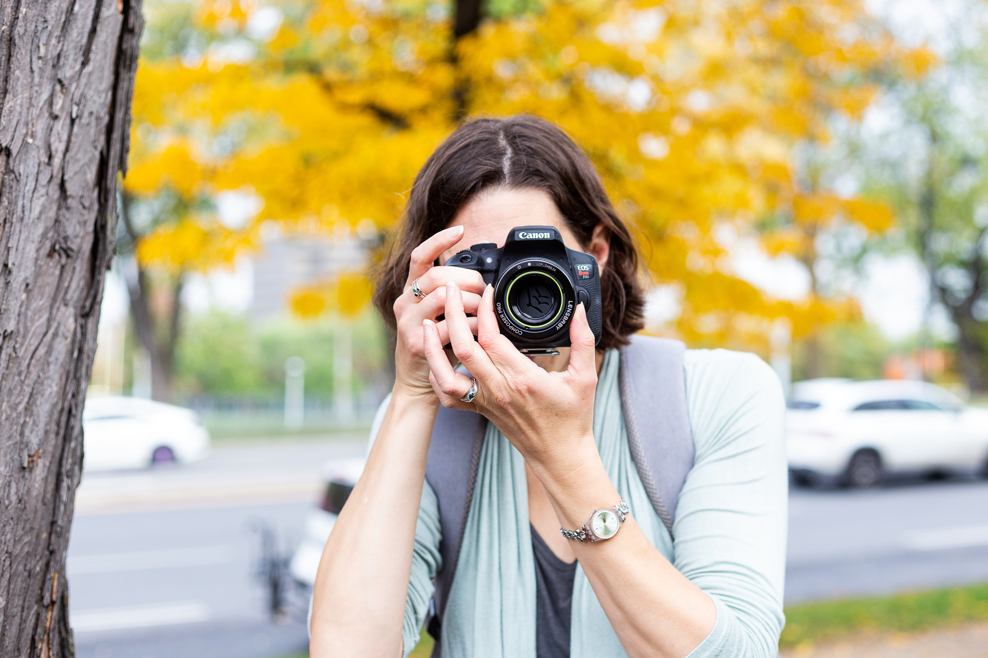 Femme-photographiant-avec-lentille-Lensbaby-et-camera-Canon-Autoportrait-prendre-soin-de-soi-Moments-famille